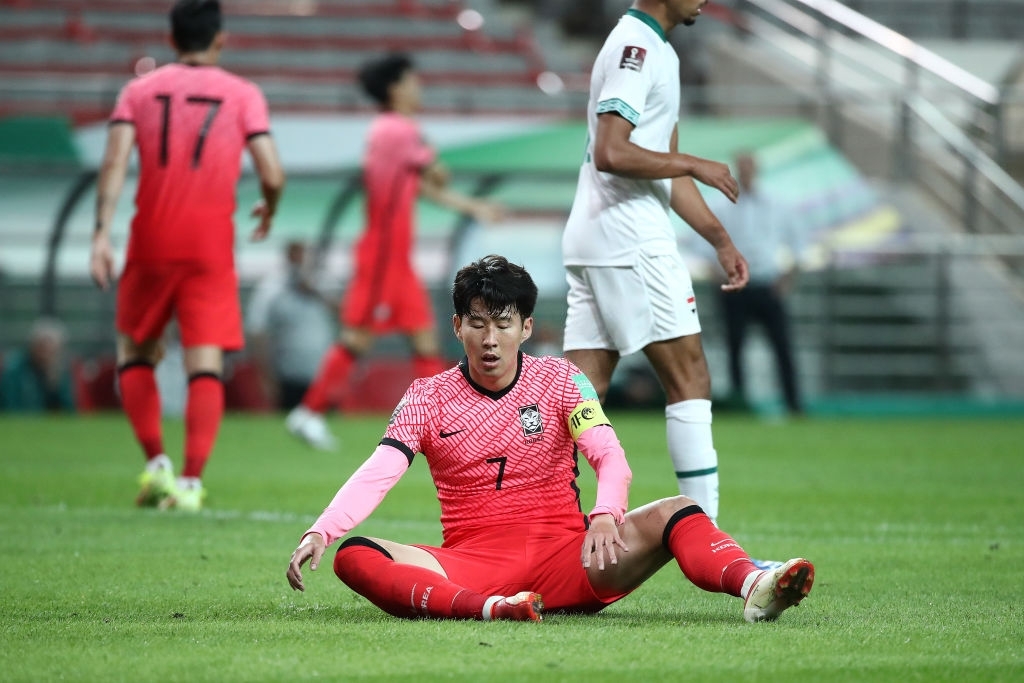 Son Heung Min gặp chấn thương, nhưng không quá nghiêm trọng. Tuy nhiên, nếu quá lạm dụng việc thi đấu, chấn thương của Son có thể trở nên tồi tệ hơn